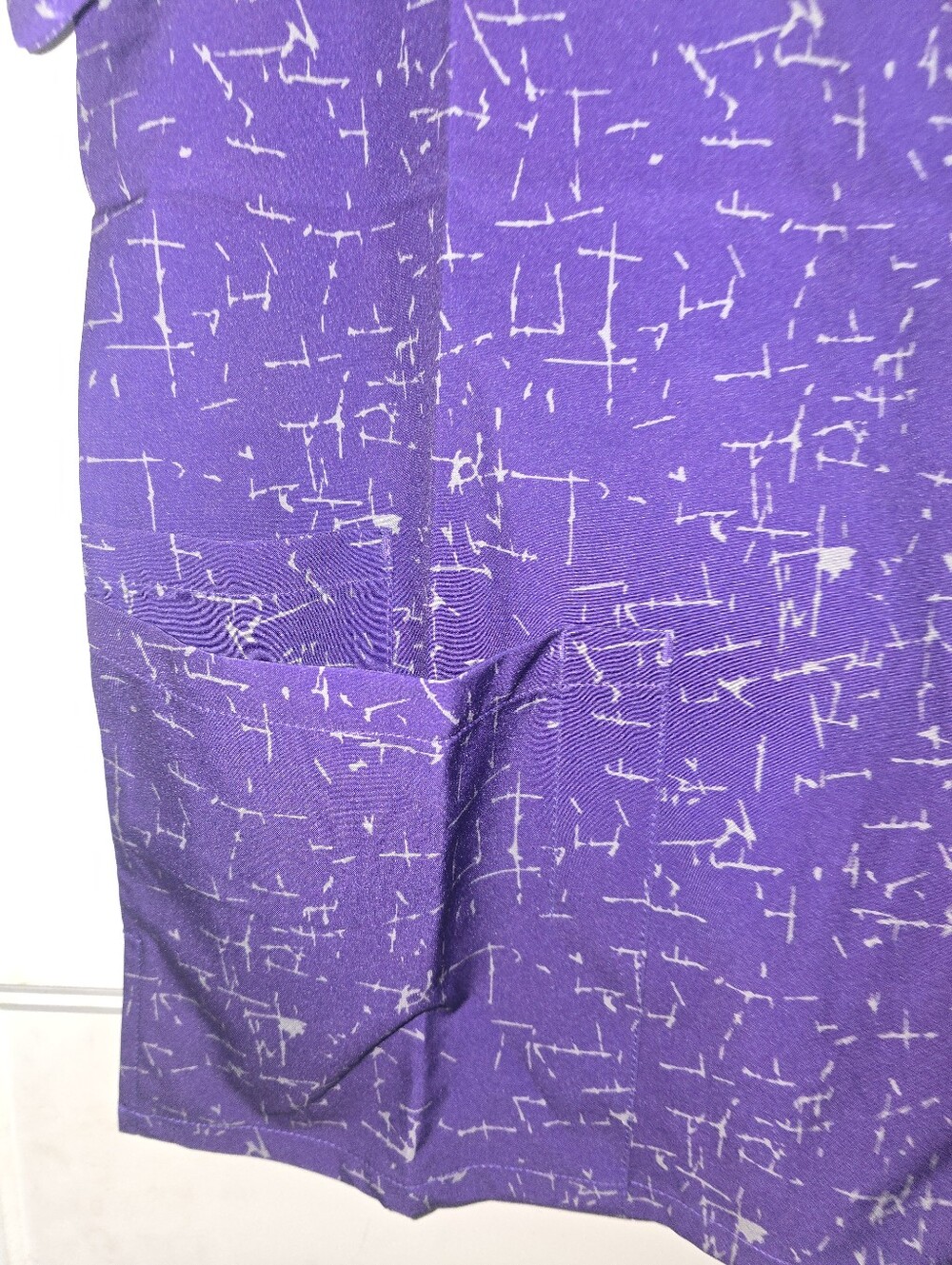 Stretch Print Scrub Top - Medical Uniform Scrubs V Neck XS NWT - Picture 3 of 6